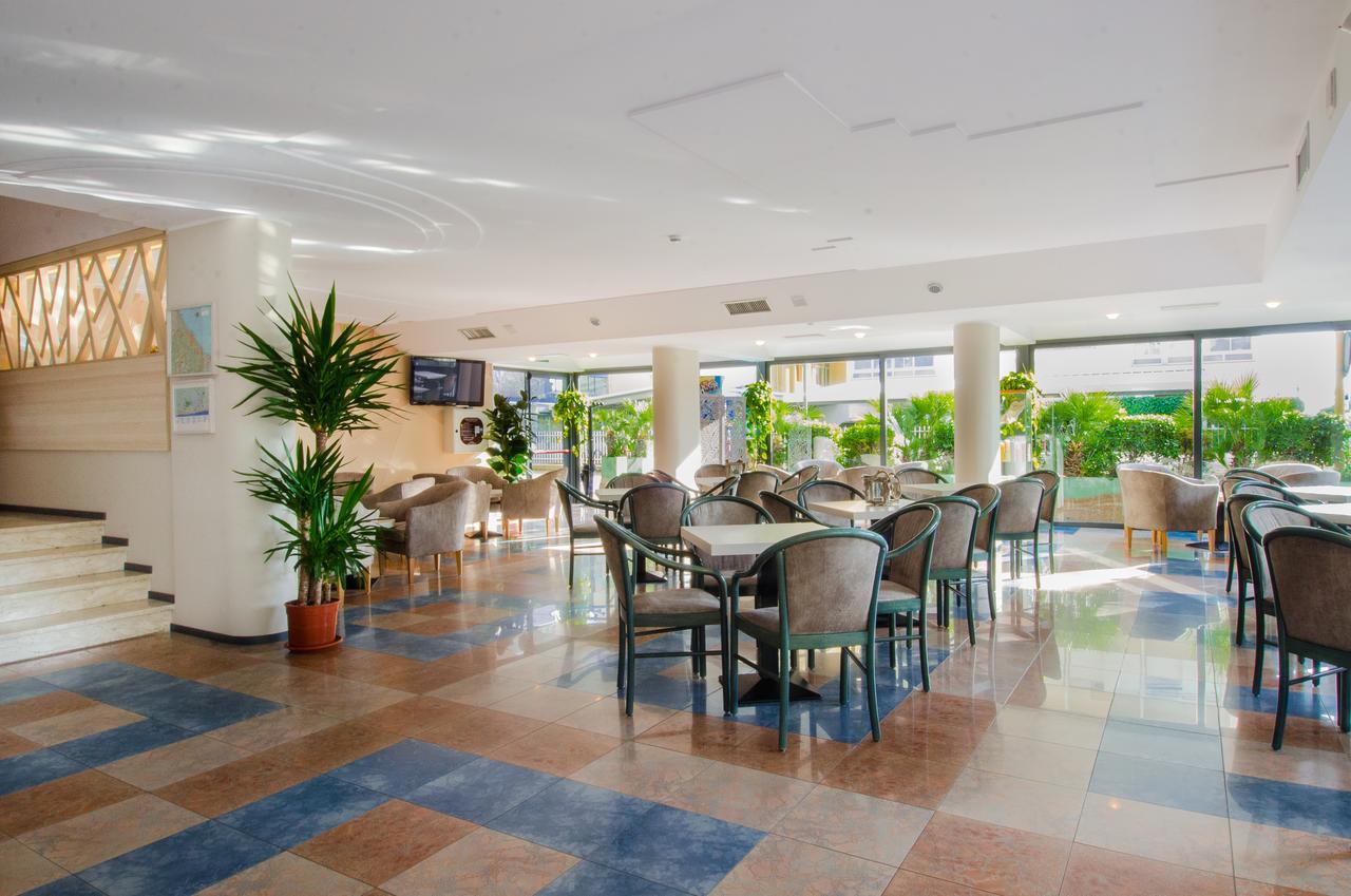 Hotel Nevada Μπελάρια-Ιτζέα Μαρίνα Εξωτερικό φωτογραφία