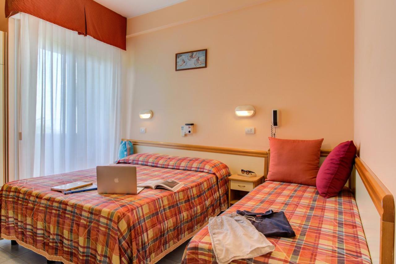 Hotel Nevada Μπελάρια-Ιτζέα Μαρίνα Εξωτερικό φωτογραφία