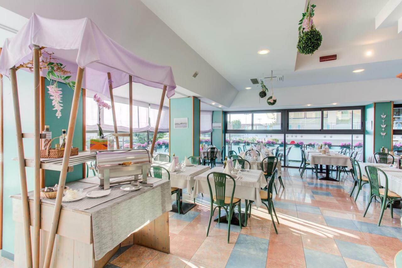 Hotel Nevada Μπελάρια-Ιτζέα Μαρίνα Εξωτερικό φωτογραφία
